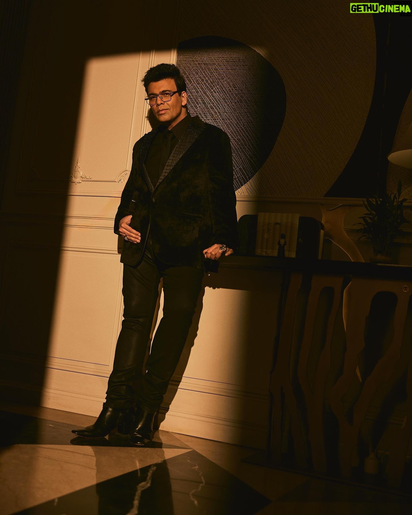 Eka Lakhani Instagram - Owning the moment! Spotlight ready! 🖤 @karanjohar last night for @criticschoiceindia awards. Wearing @philipppleinofficial Eyewear @philipppleinofficial @rkumaropticians Ring @vetements_official @amrapalijewels Footwear @coppermallet #StyledByEka Style team @arpita.kc @mayuri_srivastava @team___e Hair @rajeev_gogoi Makeup @paresh_kalgutkar Managed by @len5bm Photographed by @sheldon.santos #KaranJohar #TeamE #SuitUp #CriticsChoice
