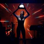Ekaterina Ivanchikova Instagram - Сегодня Лев сделал первые шаги без поддержки, я посвящаю ему все песни настоящие и будущие На моём параде планет!🪐💫 art direction @balllabanov @neformat_tv_