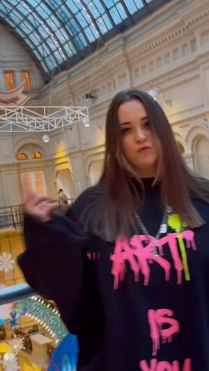 Ekaterina Kokorina Instagram - И у нас одна звезда, одна на двоих. Премьера песни 31 января.