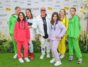 Ekaterina Kokorina Instagram - А вот и поспели фоточки с концерта, на котором мы выступали вместе с нашими учениками @jockerschool ) ребята молодцы, справились на ура 🙌 гордимся ими и своей работой ❤️