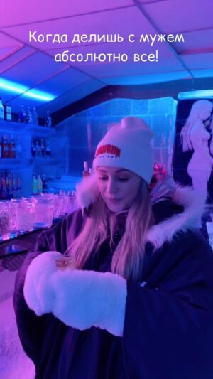 Ekaterina Kokorina Instagram - С днём рождения меня 😂🎁 это архивное видео 2019 года! Осло) музей льда-странные ледяные скульптуры и норвежская картофельная водка 🙈 напитков входил в стоимость входного билета!) … ну, что я хочу сказать! Сегодня мне 34! Очень много планов и идей. Очень много эмоций. Много проблем. Надежд. Спасибо моим близким, что поддерживают меня каждый день. Спасибо @dominickjocker  что рядом каждую минуту ❤️❤️❤️