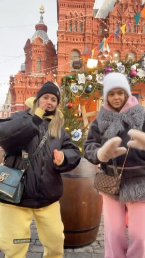 Ekaterina Kokorina Instagram - Продолжаем новогоднее настроение 🎄🎄🙃😂