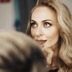 Ekaterina Morgunova Instagram - Новая игра, новые образы..)💃 И новые фото с backstage, листайте..)🙃 #ляйсанутяшева #екатеринаморгунова #пародия #былооченьволнительно #игра #сборнаяроссии