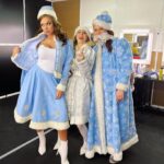 Ekaterina Morgunova Instagram - Группа «Три сни..» поздравляет вас всех с наступающим!!!🥳🥳🥳🎄⛄️❄️ Дарит вам новогоднее настроение и эту прекрасную карусель!))) Листайте😜🥳 #снаступающим2022 #екатеринаморгунова #янакошкина #ольгакартункова #трисни #однаждывроссии #снегурочки