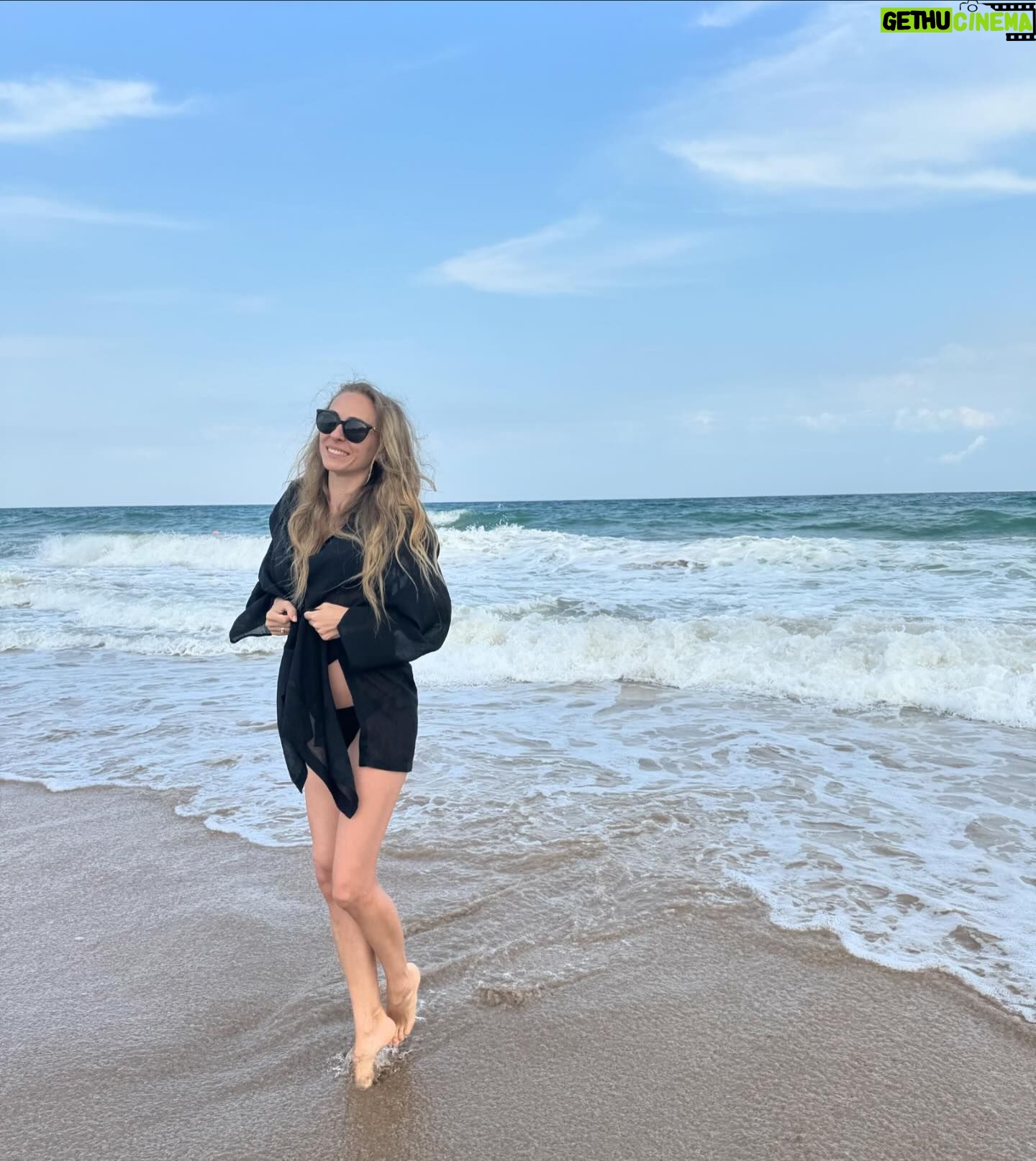 Ekaterina Morgunova Instagram - Океанские танцевальные..💙🤪 #екатеринаморгунова #fujeirah #былопрекрасно #будувспоминать