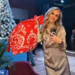 Ekaterina Morgunova Instagram - С наступающим, дорогие! Мы все очень разные, но нужны нам всем одни и те же простые, но бесценные вещи: любовь, здоровье родных, гармония в семье, гармония с собой, заниматься любимым делом, видеть улыбки тех, кого любишь, силы, возможности, и конечно же, спокойствие, добро и мир! Пусть у нас с вами всё это будет! ✨✨✨ С Новым годом!🥳🥳🥳🎄🎄🎄🐲🐲🐲Дракончик, не подведи!))) #екатеринаморгунова #всемдобра #снаступающим🎄