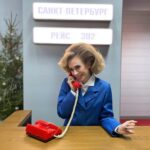 Ekaterina Morgunova Instagram - А вот и мой образ, в ещё не показанном, но уже нашумевшем новогоднем фильме «Самоирония судьбы»)))😎 Я, кстати, там никого не пародирую)) Роль у меня эпизодическая, но на съёмках успела вкусить атмосферу!😍 В общем, это будет классно! Это не ремейк и не продолжение легендарной и обожаемой всеми нами классики) Это проект- праздник, наполненный любимыми персонажами, хитами, юмором и уютнейшей атмосферой)) Завтра включайте ТНТ в 21:30, и смотрите сами)😜 #самоирониясудьбы #екатеринаморгунова #образ #актриса #снаступающим🎄