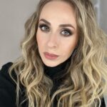 Ekaterina Morgunova Instagram - Примерно раз в месяц выкладываю себя в ленту) Какая-никакая стабильность))) 🖤 #екатеринаморгунова