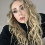 Ekaterina Morgunova Instagram - Примерно раз в месяц выкладываю себя в ленту) Какая-никакая стабильность))) 🖤 #екатеринаморгунова