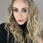 Ekaterina Morgunova Instagram - Примерно раз в месяц выкладываю себя в ленту) Какая-никакая стабильность))) 🖤 #екатеринаморгунова
