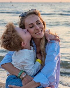 Ekaterina Morgunova Instagram - - Тёмочка, ты счастливый? - Сама ты счастливая! Артемий Моргунов, 5 лет. 💙💙💙💙💙💙💙💙💙💙💙💙 #мойсын #сокровище #любовь P.S.: это просто пост, ДР у Тёмы был в августе)