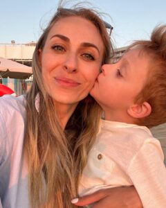 Ekaterina Morgunova Instagram - - Тёмочка, ты счастливый? - Сама ты счастливая! Артемий Моргунов, 5 лет. 💙💙💙💙💙💙💙💙💙💙💙💙 #мойсын #сокровище #любовь P.S.: это просто пост, ДР у Тёмы был в августе)
