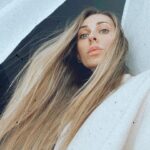 Ekaterina Morgunova Instagram - Питер вдохновляет..) Заехали в гостиницу до концерта на 2 часа, пол часа из них потратила на эти фотки..))) Творчество..))🤪🙃 P.S.: 1-2-3-4?)) #екатеринаморгунова #однаждывроссии #однаждывпитере #настроение #отличное