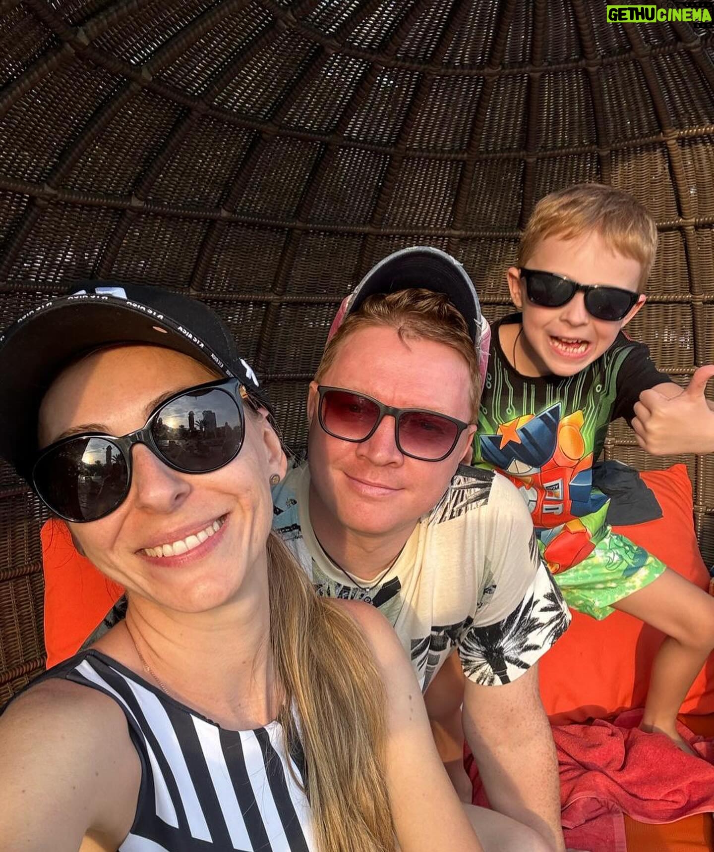 Ekaterina Morgunova Instagram - Рандом из нашей поездки..)😎🫠 #былопрекрасно #будувспоминать #индийскийокеан #спасибо #fujairah #моргунидзе #любовь #семья