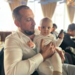 Ekaterina Shepeta Instagram - Ева, с днем рождения 🥳 9 лет человеку! ДЕВЯТЬ🫣😍 Мы сегодня тихонечко семейной компанией отмечаем девятилетие нашего родительства. Это удивительно и прекрасно. Время летит🙈я понимаю, что не успеем оглянуться, будет уже 15, потом 18, 20, а там и внуки🙈 а мне же самой еще будто 22😅 Хотя по факту 34 завтра 😂 Ладно)) едем дальше. Последняя фотка ван лав🥰