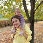 Ekaterina Shepeta Instagram - Завершили осеннее лето в парке🍁🍂это был самый теплый сентябрь на моей памяти в Москве🥰мне просто были жизненно необходимы пару фоток и видео на память. Какие у нас красивые дети 🤩 @araratkeshchyan Даже когда кривляются 😁 ——— Вы как? Готовы к холодам?😬