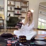 Ekaterina Shepeta Instagram - «Я пока печатала прогрелась. Катя, ты делаешь такую большую работу, тебе обязательно надо больше об этом говорить. Это такой основательный подход. Круто)» Написала мне мой прожект менеджер после транскрибации моих аудио сообщений с описанием процесса обучения игропрактиков. Я Катя Кещян - обучающий мастер трансформационной игры «Путь Желаний» В тех аудио я рассказывала про мое отношение к обучению, в чем его особенность, про то, что я даю за два дня, что получают те, кто приходит именно ко мне, как это повлияет на их жизнь, почему мое обучение не для всех, и зачем я ставлю в приоритет качество, а не количество. А еще: почему по факту ученики получат сразу 2 специализации. Здесь просто бесконечное количество преимуществ. Обучиться на игропрактика «Путь желаний» у меня - это инвестиция, которая может начать окупаться уже на следующий день после обучения. Сразу после бронирования своего места на обучении, человек попадает в мое комьюнити, где я рядом 24/7, даю поддержку и помогаю на пути реализации в новой профессии. Не временно. Навсегда. Более того, после супервизорской игры мы вместе с каждым выстроим индивидуальный путь, чтобы каждый двигался в своем темпе, с реальными результатами. Я влюбляю в игру. Если вы хотите, чтобы ваши глаза горели от вашей деятельности, вам точно ко мне. Вам нужно просто хотеть и сделать шаг навстречу. Чтобы узнать ближайшие даты обучения, пишите в Директ «Путь желаний»