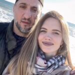 Ekaterina Shepeta Instagram - 10 лет мы муж и жена💍❤️ 11.01.13-11.01.23 За 10 лет многое поменялось. Мы поменялись. Да и мир поменялся. Мне нравится то, к чему мы приходим в нашей семье сегодня. Пусть дальше будет еще лучше ❤️ В голове крутится: это увлекательный был аттракцион..😅😅😅🤣