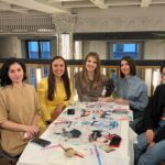 Ekaterina Shepeta Instagram - 7 лет организации свадеб Информационный портал Организация обучающих оффлайн мероприятий Проведения онлайн интенсивов Салон красоты Куча небольших личных проектов Десятки пройденных курсов, тренингов, марафонов Профессиональная переподготовка в институте Сотни часов практик Тысячи часов сомнений в мучениях принятия решения Все это было для того, чтобы подойти к краю и сделать один смелый шаг Сейчас я чувствую себя на своём месте более, чем когда-либо Но это было далеко не сразу. Пишу, потому что все чаще слышу от участниц: как у тебя легко получилось! Нет, мне было не легко😅 И я не знала, куда, когда и как это приведёт. Я просто пошла, потому что НЕ могла НЕ идти. Сейчас «Путь желаний»- трансформационная игра, которая слилась с моим бытием. Ощущение самореализации с этим инструментом - 150% И это только начало😁 PS это не просто игра. Это точно целая маленькая жизнь. Главное - верно выбрать проводника 😉
