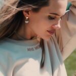 Ekaterina Shepeta Instagram - Горы - моя «стихия», абсолютная любовь. «Тот, кто погас, будет ярче светить, Чем кометы, пролетающие над планетой. Из пустоты без твоей красоты Не родится юности вольная птица. Лети над землей, Словно орёл, словно орёл. Свети над землей, Словно огонь, словно огонь. Тот, кто терял, будет снова любить - За рассветом, близится вечное лето. Ночь до зари, ты в душе береги свою птицу, Не дай ей разбиться»