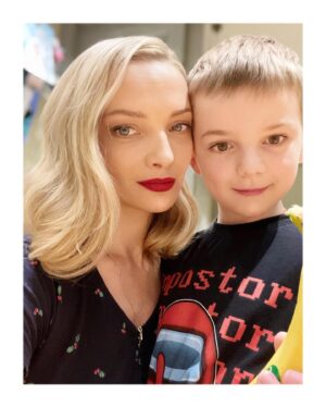 Ekaterina Vilkova Instagram - Тот волшебный момент-когда успеваешь вернуться домой- чтоб уложить #монстров ❤️❤️❤️ #самыйкрутоймаленькиймужик #матерейневыбирают 🤣🤣🤣