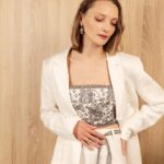Ekaterina Vilkova Instagram - Май в этом году удивляет: сначала лютым холодом, а теперь - июльской жарой! Но я готова ко всем капризам погоды-благодаря прекрасному льняному топу @serginnetti.ru с вышивкой не просто справляюсь со всеми превратностями майской жары, а с шиком и блеском! 😉 Признавайтесь, кто любит топы и носит их? #serginnetti ❤️