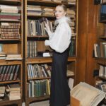 Ekaterina Vilkova Instagram - Недавно у нас состоялся специальный показ нашей картины «Сказки Гофмана» в Библиотеке им.Ленина. Спасибо всем за те эмоции и энергию, которую мы получили после показа-это было невероятно круто😊 Сходите в кино и сами всё увидите😉 ____________________________________ Спасибо!!! ❣️ @teginfashionhouse и @teginsvetlana за идеальный наряд😘 ❣️@vladimirkalinchev и @rbg.ru за мой #бьютифейс 😘 ❣️Ну и @kavilkastore и #моимзолотымрукам за нежные украшения 🤣🤣🤣