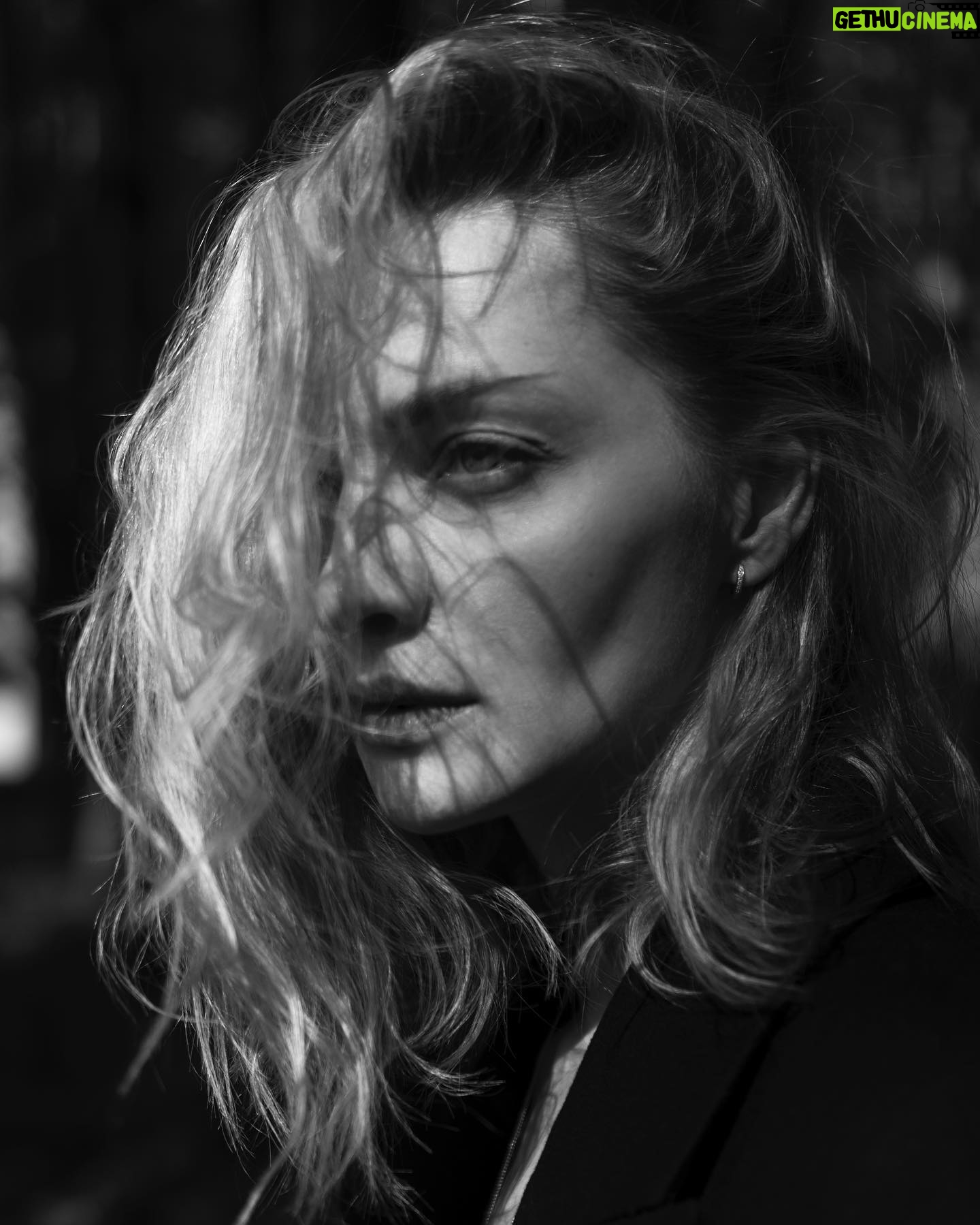 Ekaterina Vilkova Instagram - Просто ЧБ….🖤🖤🖤 #этобылотличныйдень #денькогдамынашлисолнце @mtvchuk & @pa_ki_me 🖤🖤🖤