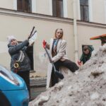 Ekaterina Vilkova Instagram - Ну, вдруг,вы решили,что я целыми днями #фигачусвоибирюльки🤣🤣 Нет, #фигачу я ночами…. А днем чищу улицы Петербурга,под пристальным контролем Анны Пармас😉 #минусдима #kion