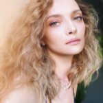 Ekaterina Vilkova Instagram - С днем рождения меня🥳 Начался мой персональный год, который я хочу начать с волшебства, и приглашаю вас тоже стать волшебниками и помочь тем, кому эта помощь особенно необходима – детям с заболеваниями печени. С 2009 года фонд «Жизнь как чудо» @kak_chudo помогает ребятам из малообеспеченных семей стать здоровыми и счастливыми. Путь к выздоровлению часто тернист: оплата лекарств, обследований, операций, дороги до московского врача и обратно, проживания. Эти расходы часто ложатся непосильным бременем на семьи, столкнувшиеся с бедой. Но я верю, что вместе мы можем помочь этим детям, став настоящими волшебниками💫 У меня в профиле есть ссылка, где вы можете поздравить меня, написать несколько приятных слов и перевести любую удобную для вас сумму. Мне будет очень приятно читать от вас пожелания, а осознание, что мы ещё и помогаем, будет переполнять меня счастьем! 😘😘😘