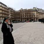 Elísabet Benavent Instagram - Mis últimas fotos con el pelo verde. Últimos días en París. Paseos, Jules Verne, tiendas, suelos y un codo roto. Vuelta a Madrid y la paz del hogar que se intensifica un domingo por la tarde.