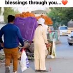 Elaine Goldsmith-Thomas Instagram - kindness… #followthelead #payitforward #monday