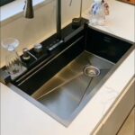 Elaine Goldsmith-Thomas Instagram - Mesmerized by this sink…you’re welcome