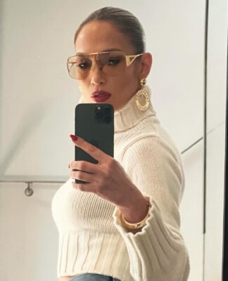 10 Most Popular Instagram Photos of Elaine Goldsmith-Thomas