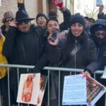 Elaine Goldsmith-Thomas Instagram - @jlo LIVE outside @theviewabc #thisismenow and I’m cold!!!!!