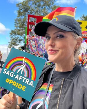 Elaine Hendrix Instagram - HAPPY PRIDE ATLANTA! Union Strong. Union Proud. 
🩷❤️🧡💛💚🩵💙💜

#ATLPride #Pride #LGBTQ #UnionStrong #UnionProud