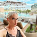 Elaine Hendrix Instagram - The summer isn’t complete without an umbrella sticking out of your head. 🏖