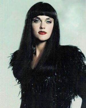 Elaine Hendrix Instagram - I have always loved Halloween & dressing up for it. Traditionally I make my costumes just to be creative & have fun. Can’t wait to see yours. Be safe out there y’all! 🎃💀🤠👹👻🤡🥸👽😈🐺

#halloween #happyhalloween #dressup #costumes #mondaymemories #memorymonday