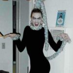 Elaine Hendrix Instagram - I have always loved Halloween & dressing up for it. Traditionally I make my costumes just to be creative & have fun. Can’t wait to see yours. Be safe out there y’all! 🎃💀🤠👹👻🤡🥸👽😈🐺 #halloween #happyhalloween #dressup #costumes #mondaymemories #memorymonday