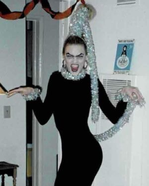 Elaine Hendrix Instagram - I have always loved Halloween & dressing up for it. Traditionally I make my costumes just to be creative & have fun. Can’t wait to see yours. Be safe out there y’all! 🎃💀🤠👹👻🤡🥸👽😈🐺

#halloween #happyhalloween #dressup #costumes #mondaymemories #memorymonday