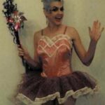 Elaine Hendrix Instagram - I have always loved Halloween & dressing up for it. Traditionally I make my costumes just to be creative & have fun. Can’t wait to see yours. Be safe out there y’all! 🎃💀🤠👹👻🤡🥸👽😈🐺 #halloween #happyhalloween #dressup #costumes #mondaymemories #memorymonday