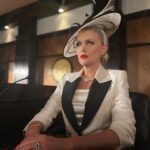 Elaine Hendrix Instagram - Attitude is in session. TONIGHT 🖤🤍 #dynasty