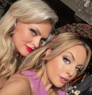 Elaine Hendrix Instagram - Celebrating my girl. Another decade together, another trip around the sun. It’s special one. I love you Lizzy. Have the happiest of happies. 💋🎂🎁🎉🎈🥳💋
