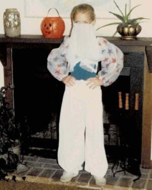 Elaine Hendrix Instagram - I have always loved Halloween & dressing up for it. Traditionally I make my costumes just to be creative & have fun. Can’t wait to see yours. Be safe out there y’all! 🎃💀🤠👹👻🤡🥸👽😈🐺

#halloween #happyhalloween #dressup #costumes #mondaymemories #memorymonday