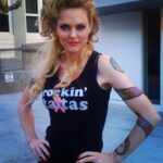 Elaine Hendrix Instagram - This was my homage to @therealonj when I sang “You’re the One That I Want” & “We Go Together” at a breast cancer benefit. 🎤🎶 Like so many others, I LOVE Olivia Newton John. She was in some of my favorite movies. 🎥 Grease • Xanadu • Two of a Kind. (YES! I love those movies 🍿). And also like so many others, I wanted to be her. At least I got to play pretend. She will be missed. 🙏🏼 #OliviaNewtonJohn #RIP