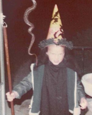 Elaine Hendrix Instagram - I have always loved Halloween & dressing up for it. Traditionally I make my costumes just to be creative & have fun. Can’t wait to see yours. Be safe out there y’all! 🎃💀🤠👹👻🤡🥸👽😈🐺

#halloween #happyhalloween #dressup #costumes #mondaymemories #memorymonday