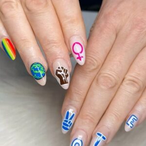 Elaine Hendrix Instagram - Voting is how we make sure we are included in the decisions that impact our lives. The choice is clear!

Head over to NailTheVote.com to get a set of limited edition #NailTheVote22 nail wraps by @MoveOn and @IntoActionUS and make sure you have a plan to vote!

Nail salon: @lushnailbar_colonysquare
Nail artist: @willatl_ & @nailsby_kimberly94