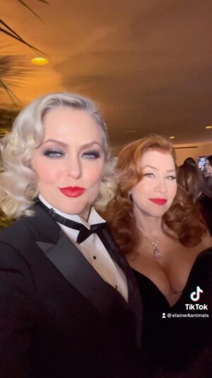 Elaine Hendrix Instagram - The BFFing is reel. 🎩🖤