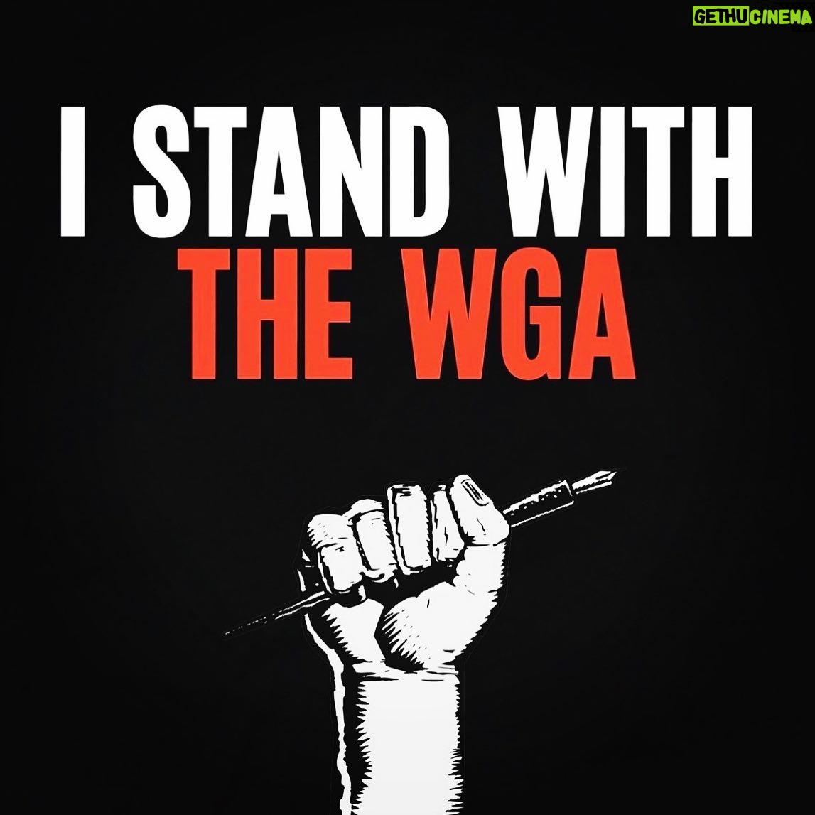 Elaine Hendrix Instagram - To all my writer friends & colleagues, thank you for bravery, for standing up against gross inequity. We’re in this together! #wga #unionstrong #istandwithwga #wgastrike #writersguildofamerica