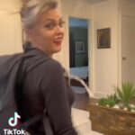 Elaine Hendrix Instagram - 🦎🫤 #taylorswift #antihero #tiktok